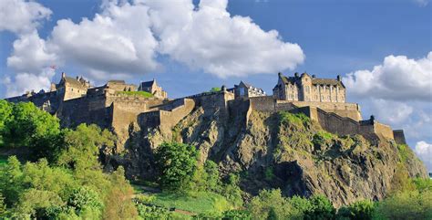 Historic Exploration: Castle Review in Edinburgh