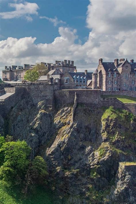 Historic Exploration: Castle Review in Edinburgh